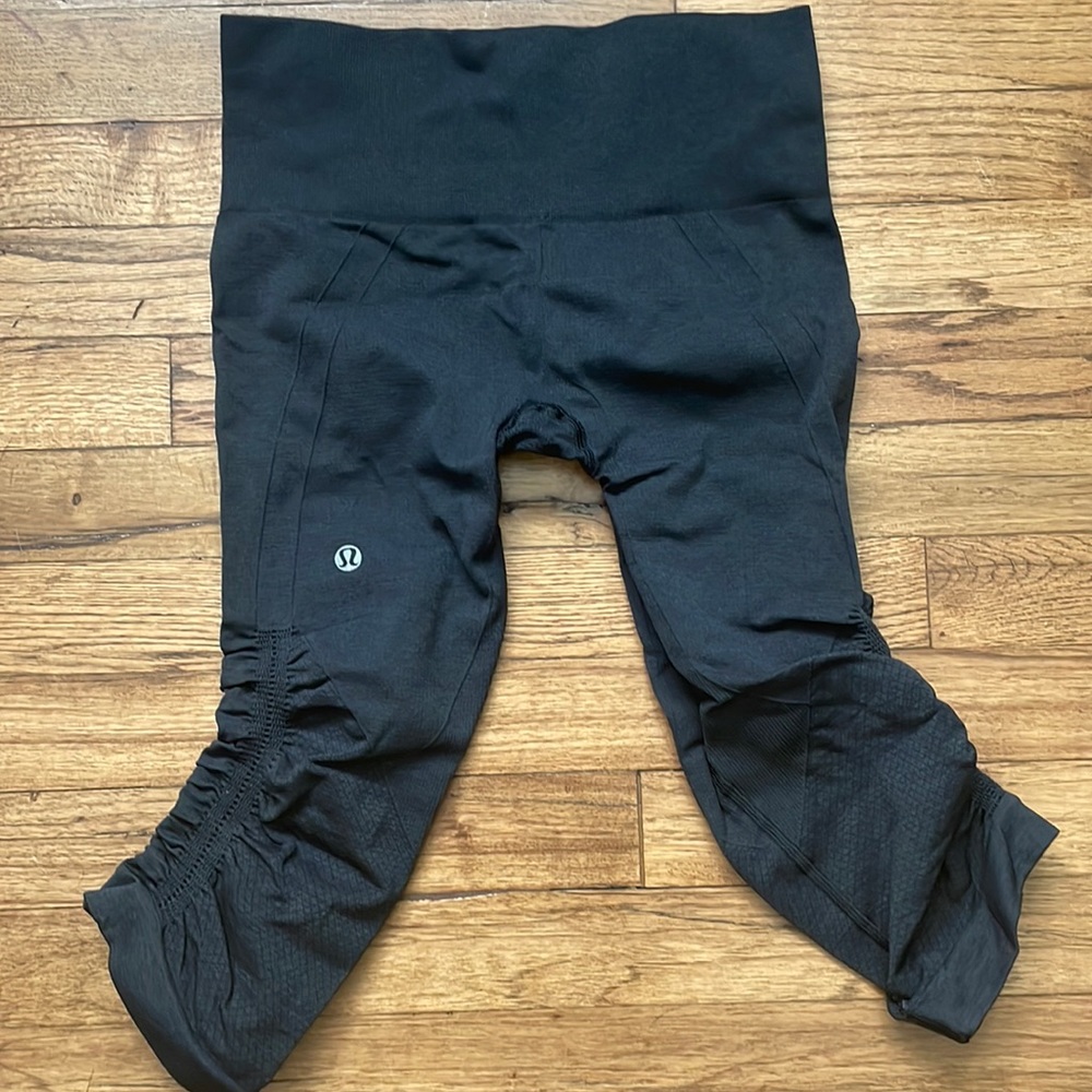 Lululemon capri black leggings